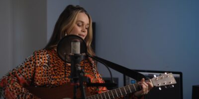 Demi Melbourne Solo Musician